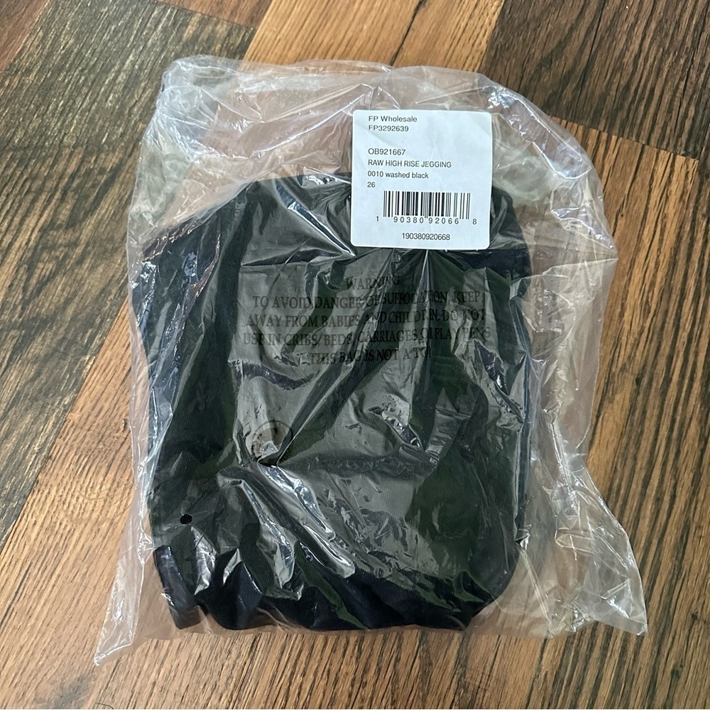 Free People Raw High Rise Jegging in Washed Black - Picture 7 of 8